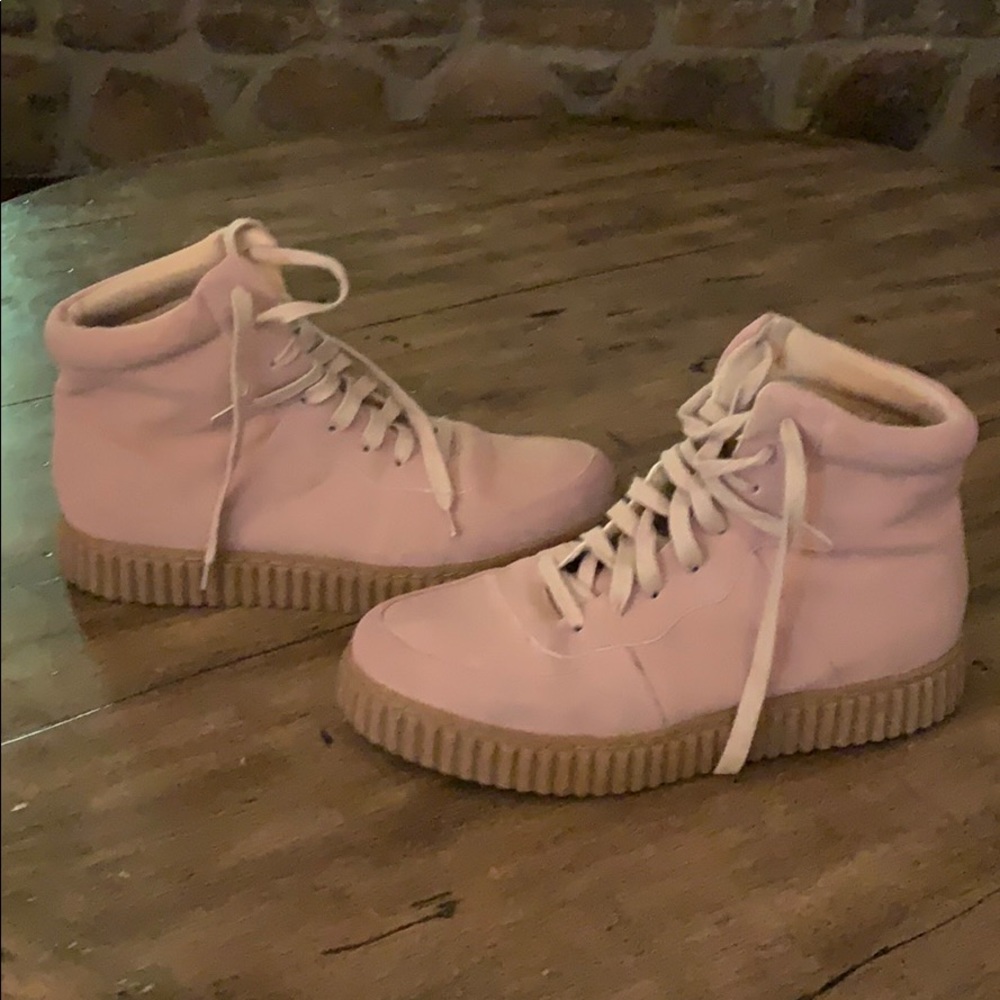 Cute pink sneakers!